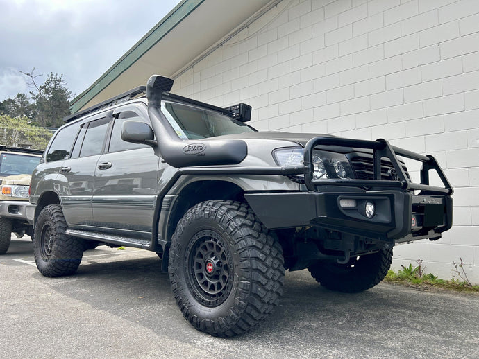 Toyota Land Cruiser 100 Series (1992) on ROH Assault