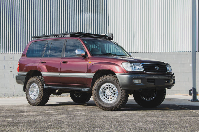 Toyota Land Cruiser 100 Series (2001) on ROH Assault