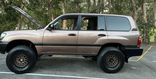 Toyota Land Cruiser 100 Series on ROH Assault
