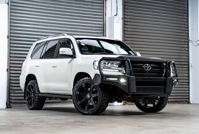 Toyota Land Cruiser 200 Series (2017) on Black Rhino Mozambique