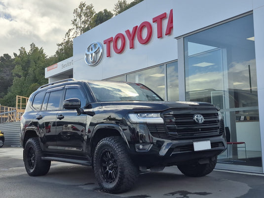 Toyota Land Cruiser 300 Series (2024) on ROH Onyx