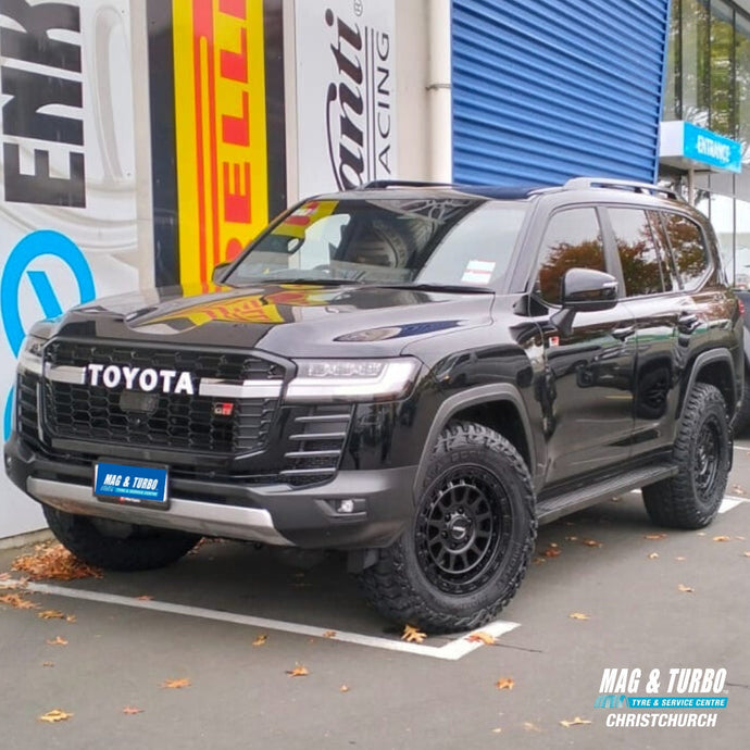 Toyota Land Cruiser 300 Series GR (2025) on ROH Assault