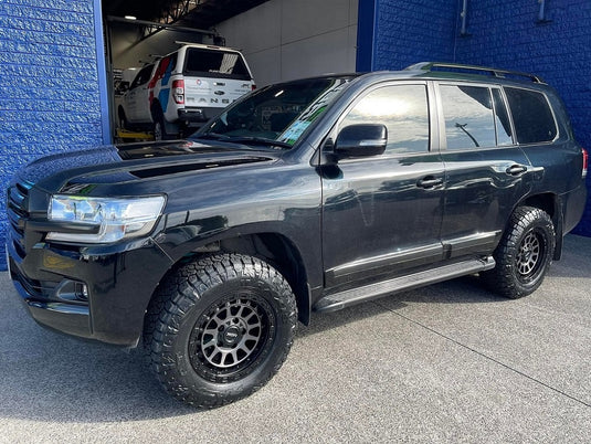 TOYOTA LAND CRUISER 200 SERIES Toyota LC200 Series (2016) on 18