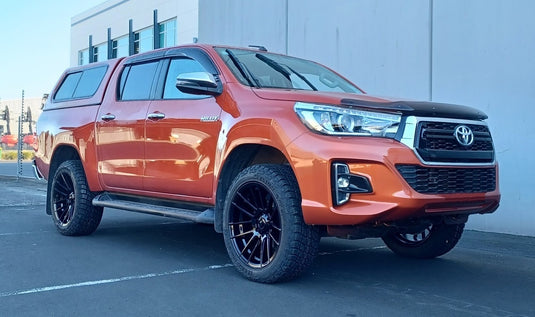 TOYOTA HILUX 4WD (6 STUD) Toyota Hilux SR5 (2018) on BGW Shadow