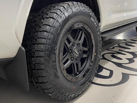 TOYOTA LAND CRUISER 300 SERIES Toyota LC300 (2022) on 18