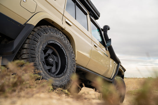 TOYOTA LAND CRUISER 70 SERIES Toyota LC76 on ROH Vulcan