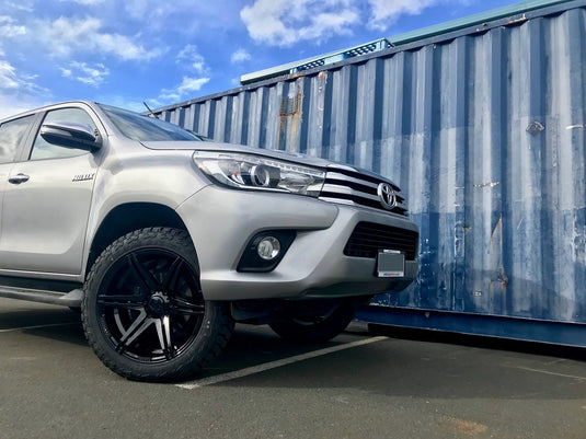 TOYOTA HILUX 4WD (6 STUD) Toyota Hilux on BGW Tempest