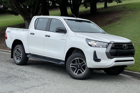 TOYOTA HILUX 4WD (6 STUD) Toyota Hilux SR (2020) on BGW Trader