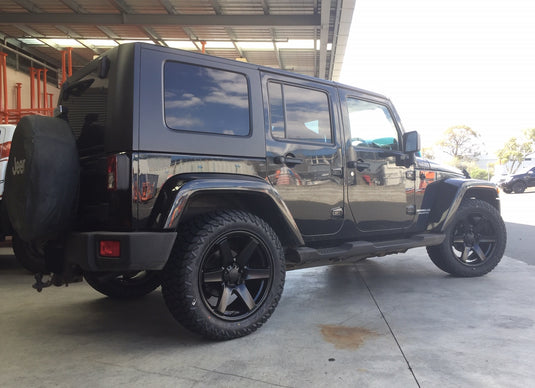 JEEP WRANGLER Jeep Wrangler on BGW Beast w 275/55R20 AMP A/T