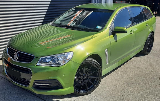 HOLDEN COMMODORE VE-VF Holden Commodore VF on BGW Circuit