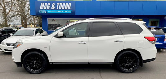 NISSAN PATHFINDER Nissan Pathfinder (2013) on 20