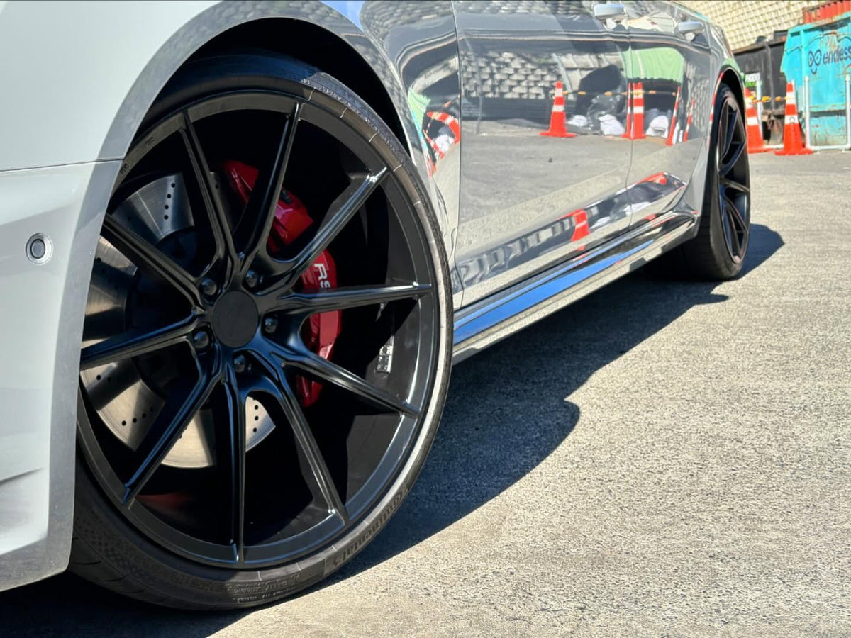Audi RS4 (2018) on 20x10 Covert CV6