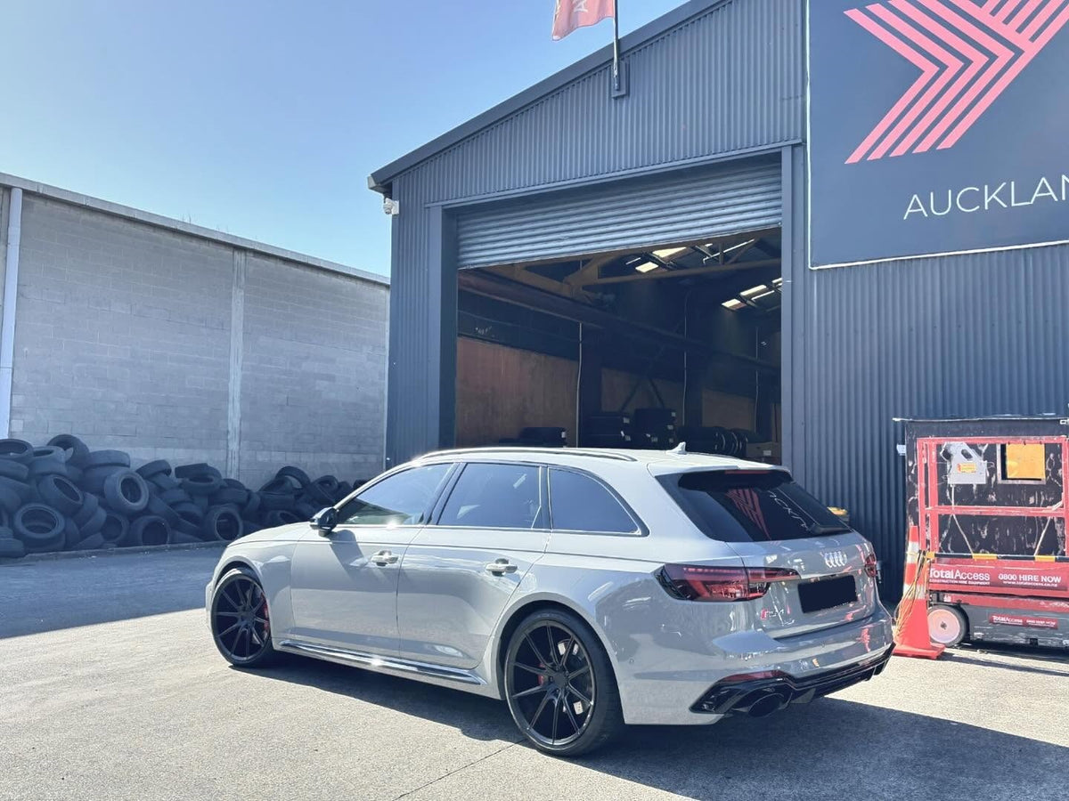 Audi RS4 (2018) on 20x10 Covert CV6