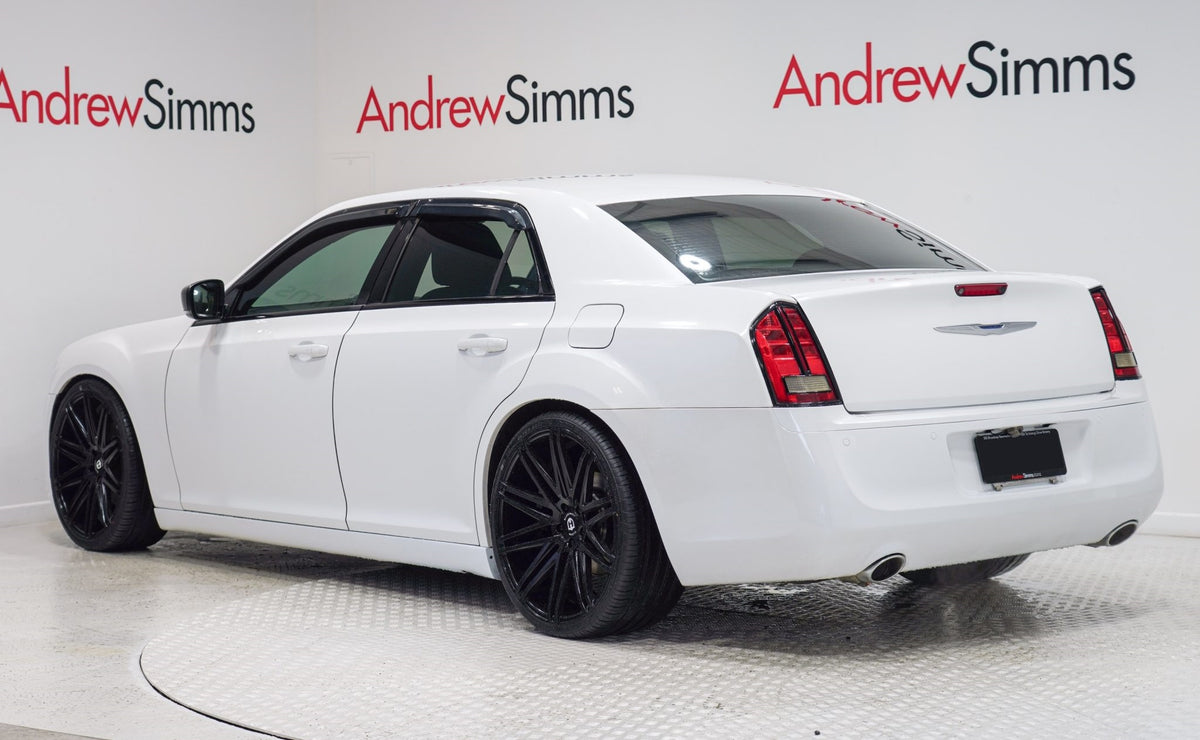 Chrysler 300C (2015) on BGW Curva C48