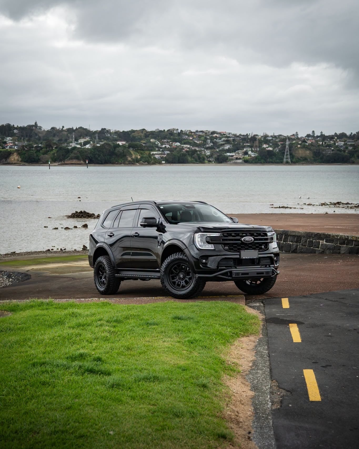 Ford Everest (2023) on Covert RTO6