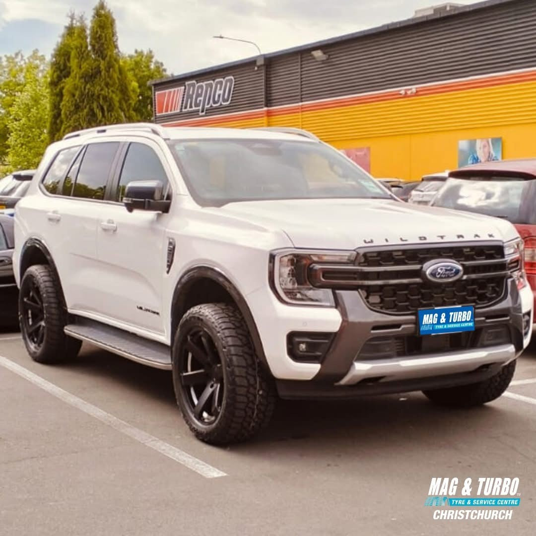 Ford Everest (2024) on Covert RV6