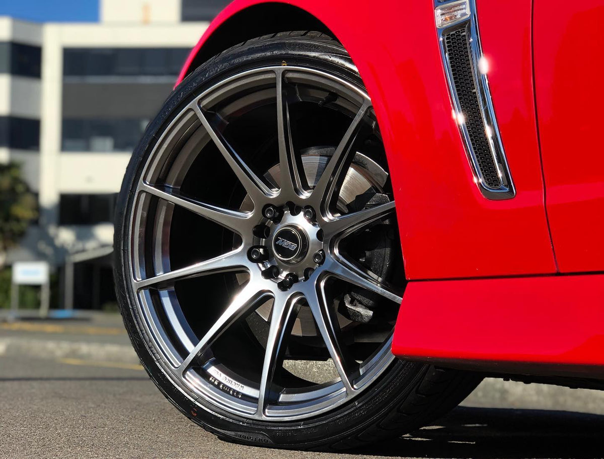 Holden Commodore VF (2014) on BGW Circuit