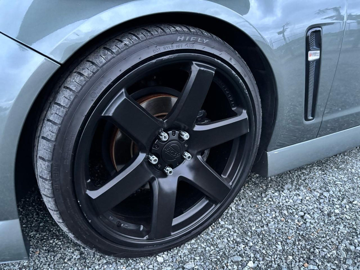 Holden Commodore VF (2014) on BGW Beast