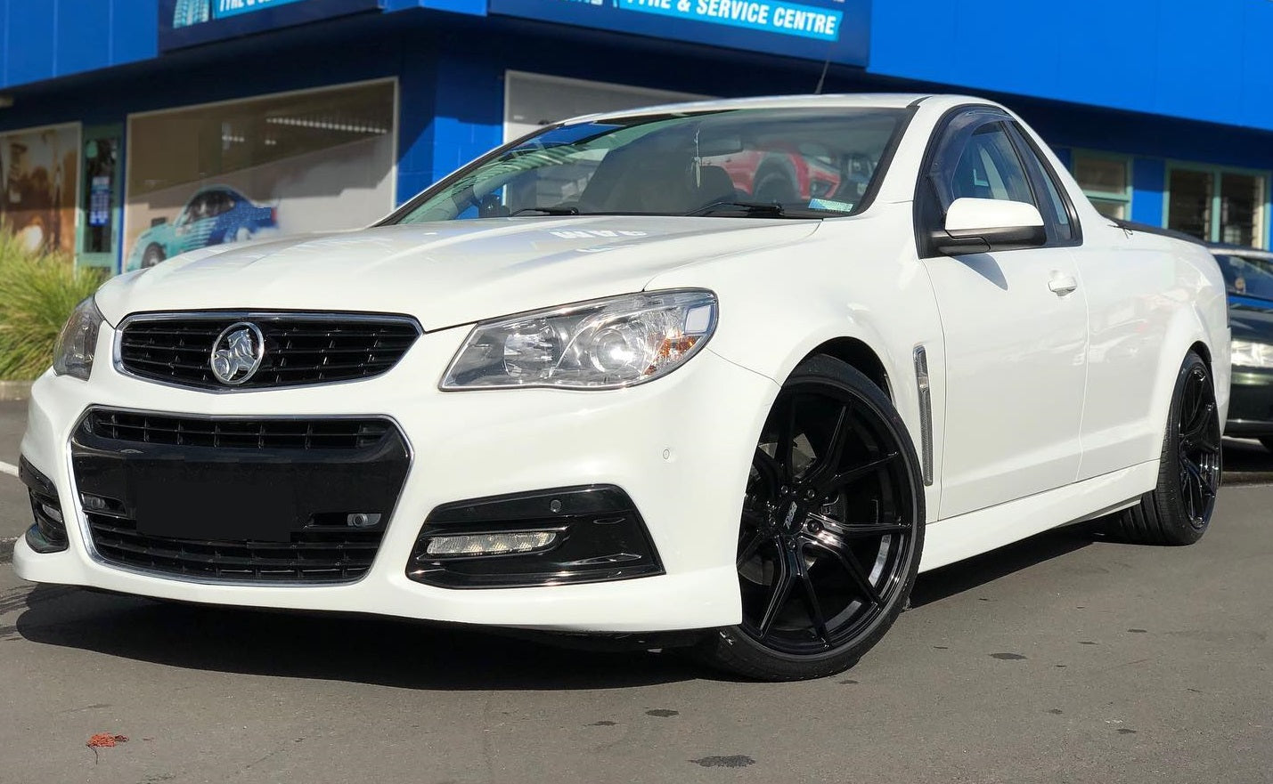 Holden Commodore VF on BGW Compton