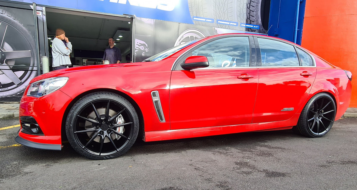 Holden Commodore VF on Covert CV6