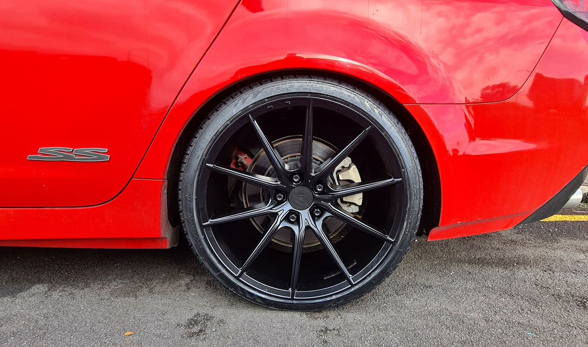 Holden Commodore VF on Covert CV6