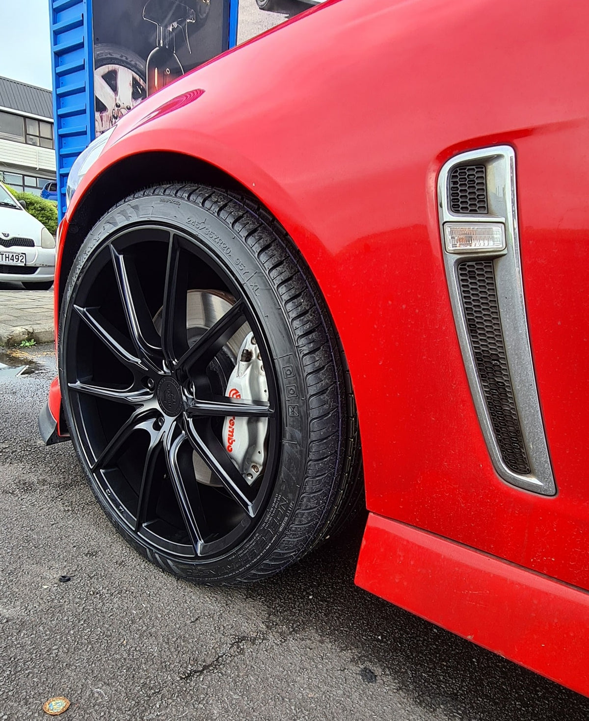 Holden Commodore VF on Covert CV6