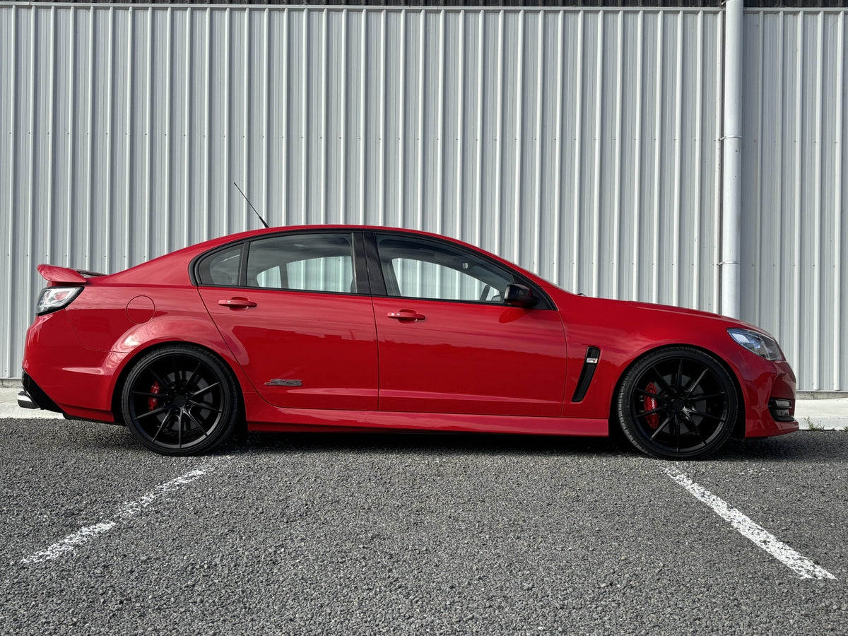 Holden Commodore VF Redline (2017) on Covert CV6