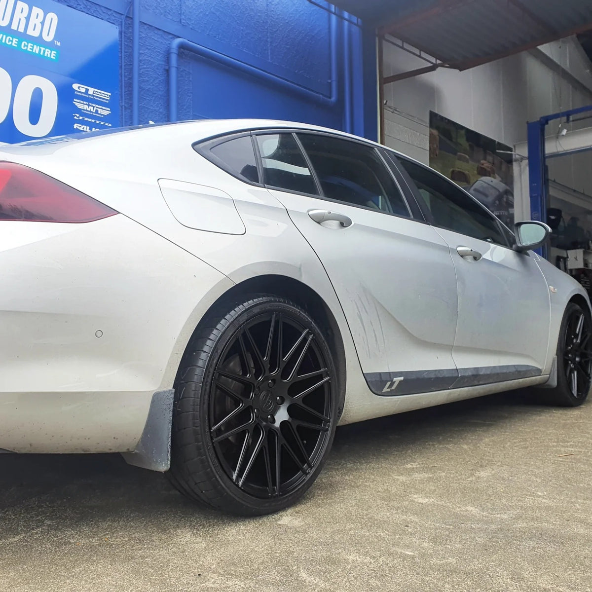 Holden Commodore ZB on Covert CV8