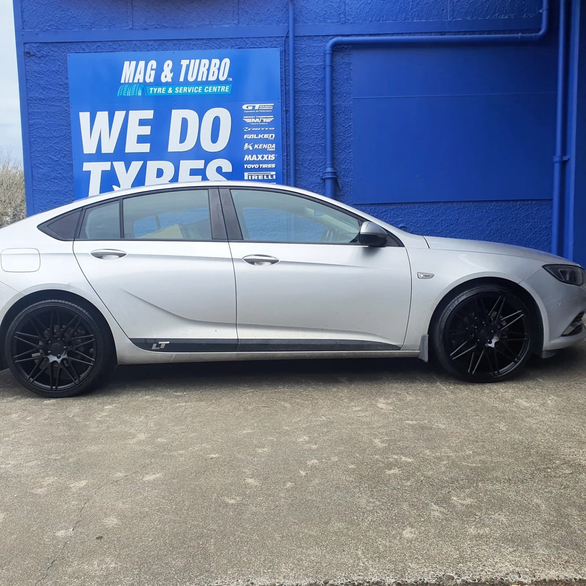 Holden Commodore ZB on Covert CV8