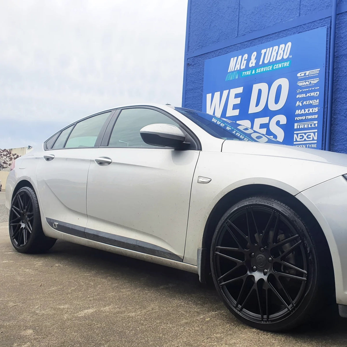 Holden Commodore ZB on Covert CV8