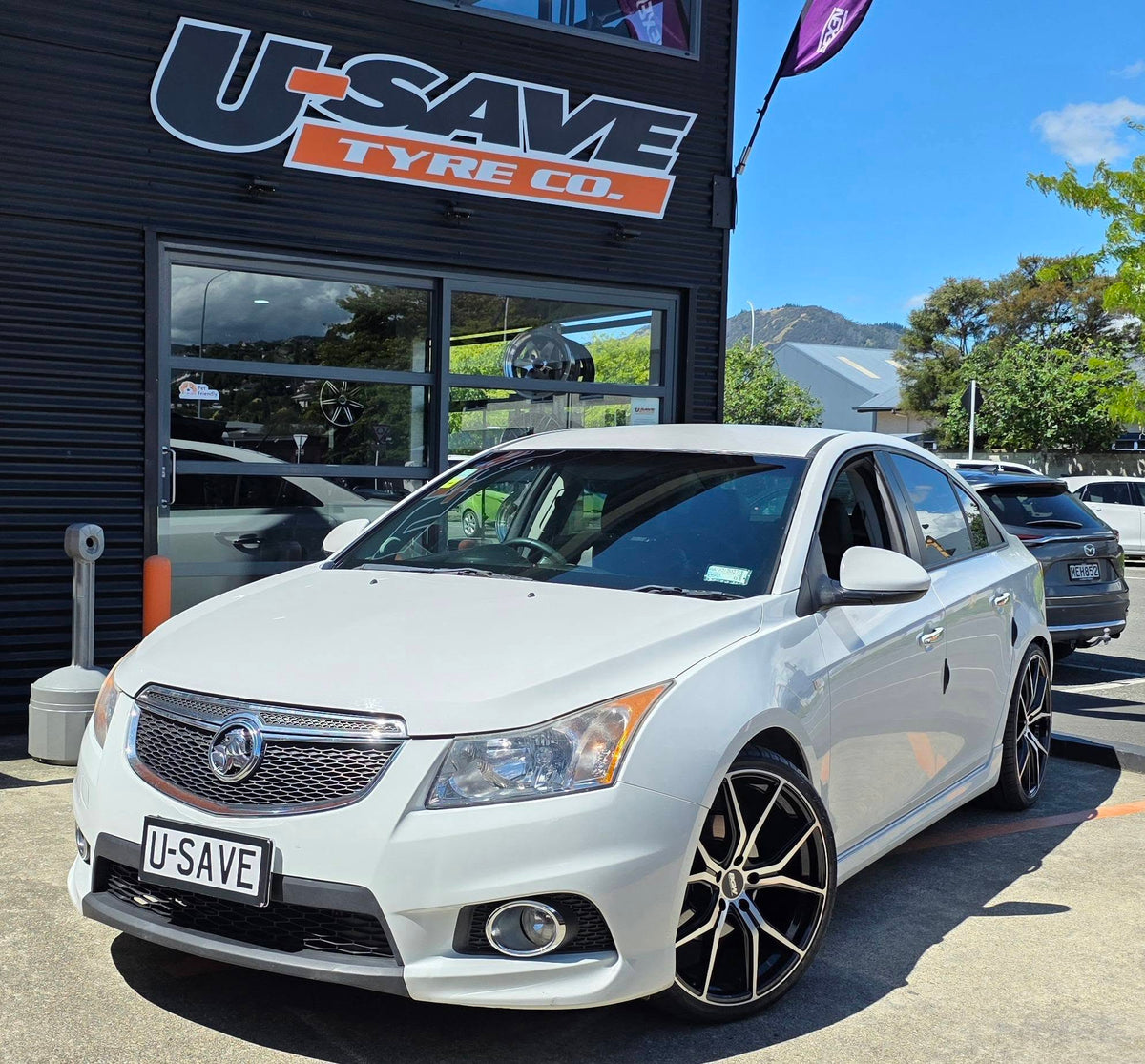 Holden Cruze SRi-Z (2011) on BGW Compton
