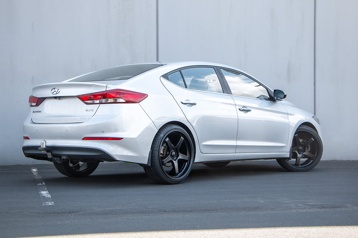 Hyundai Elantra (2016) on BGW Laguna