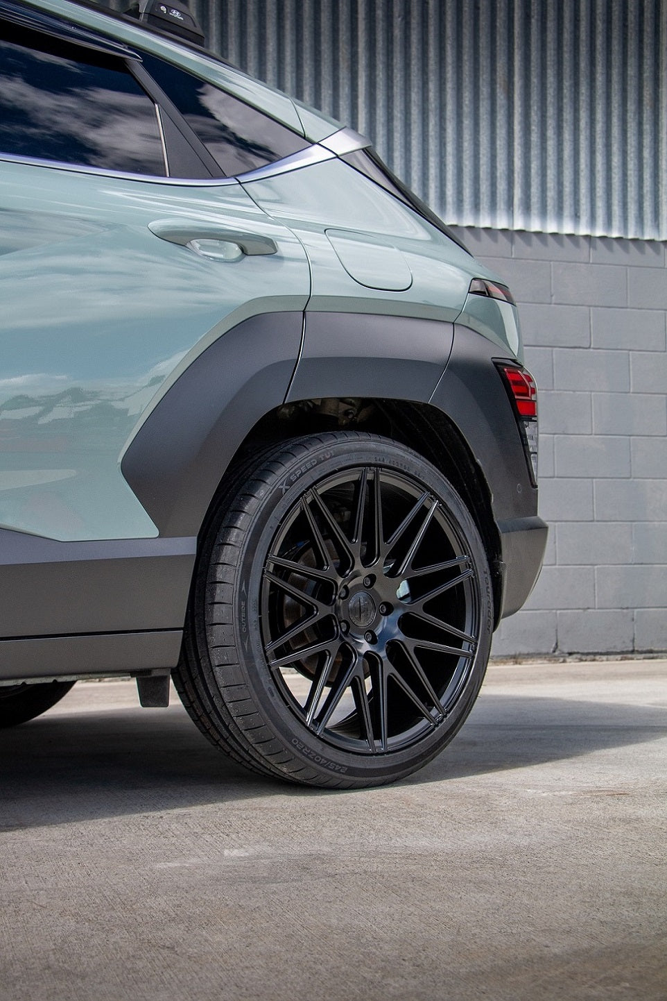Hyundai Kona (2023) on Covert CV8