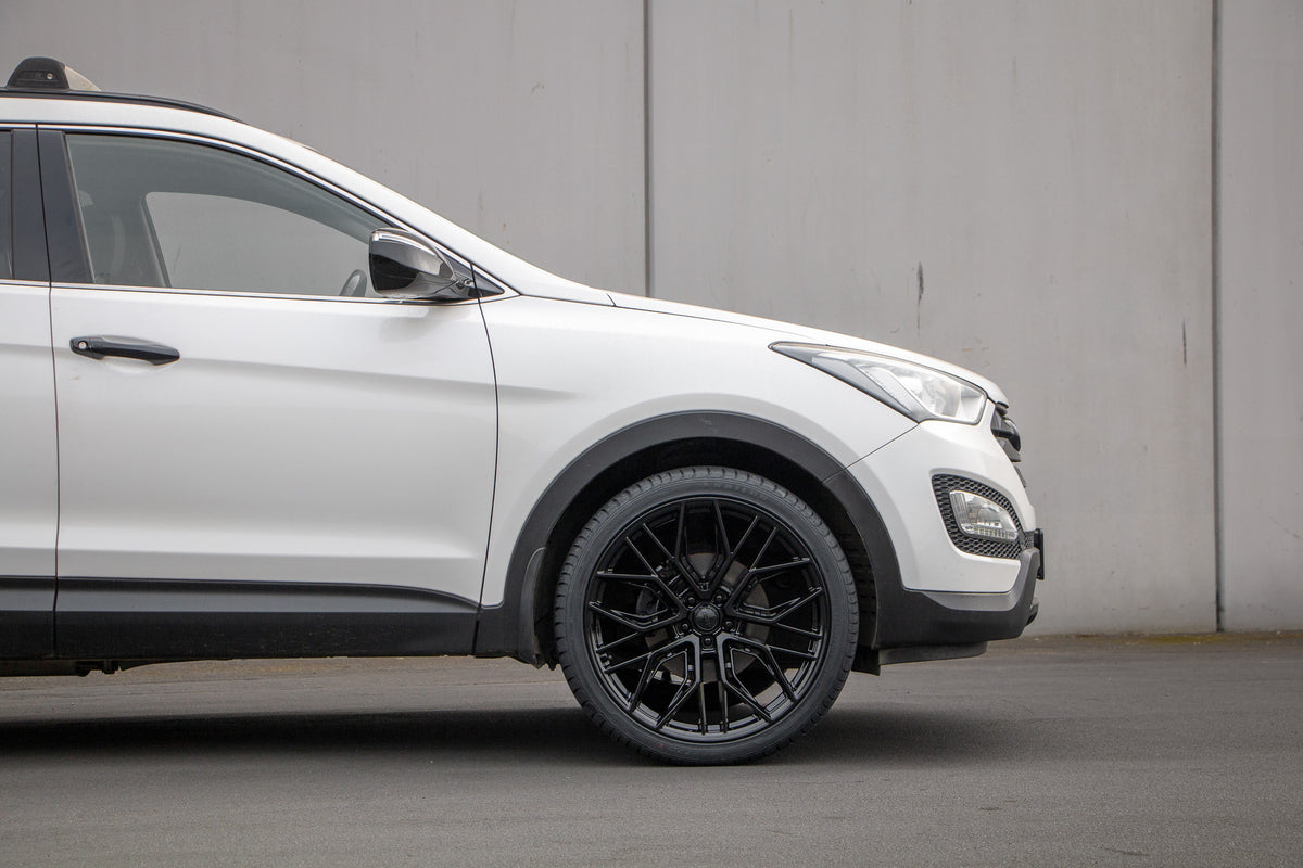 Hyundai Santa Fe (2013) on BGW Modena