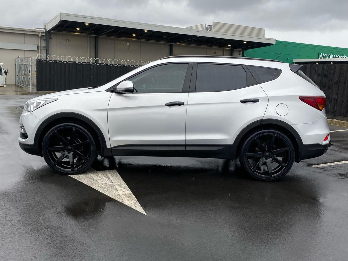 Hyundai Santa Fe (2015) on BGW Mansell
