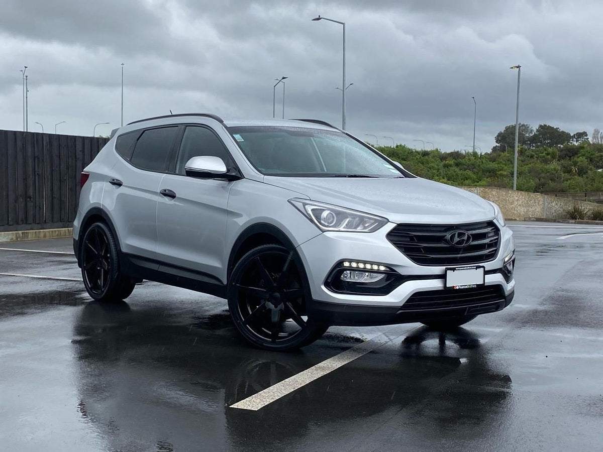 Hyundai Santa Fe (2015) on BGW Mansell