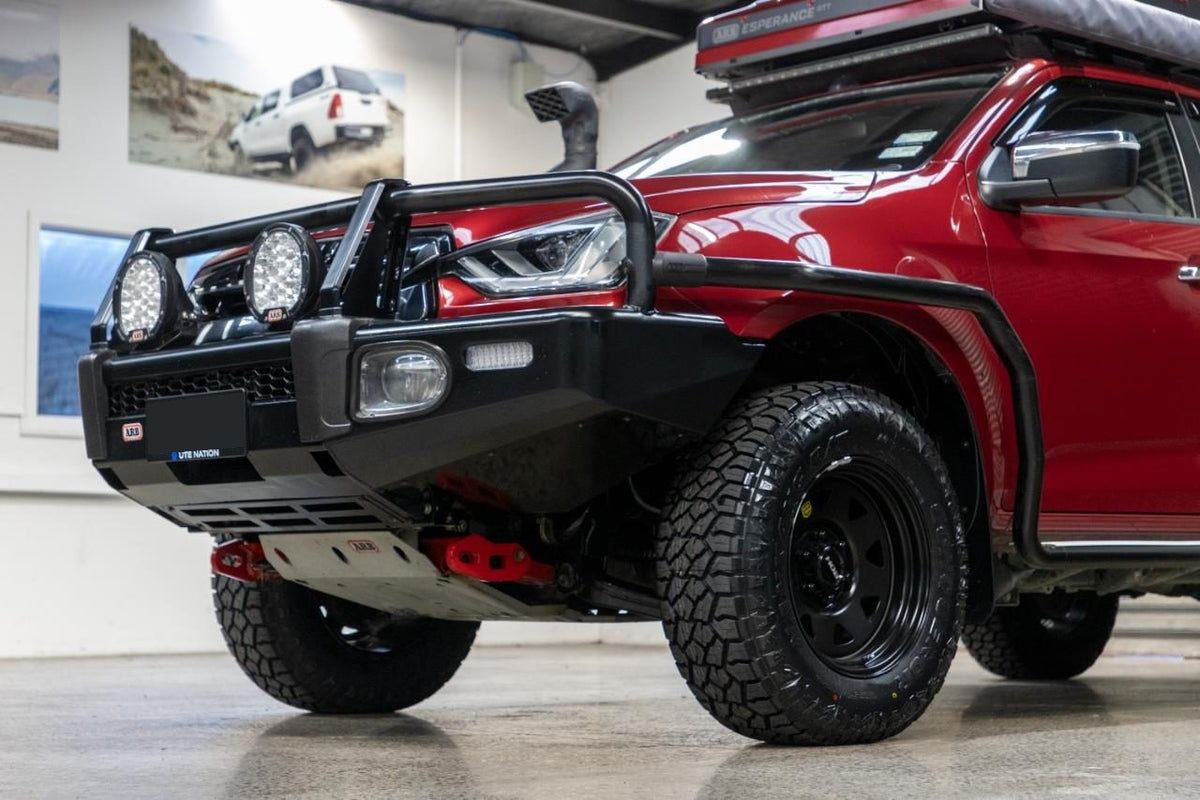Isuzu D-Max (2021) on ROH Blak Trak