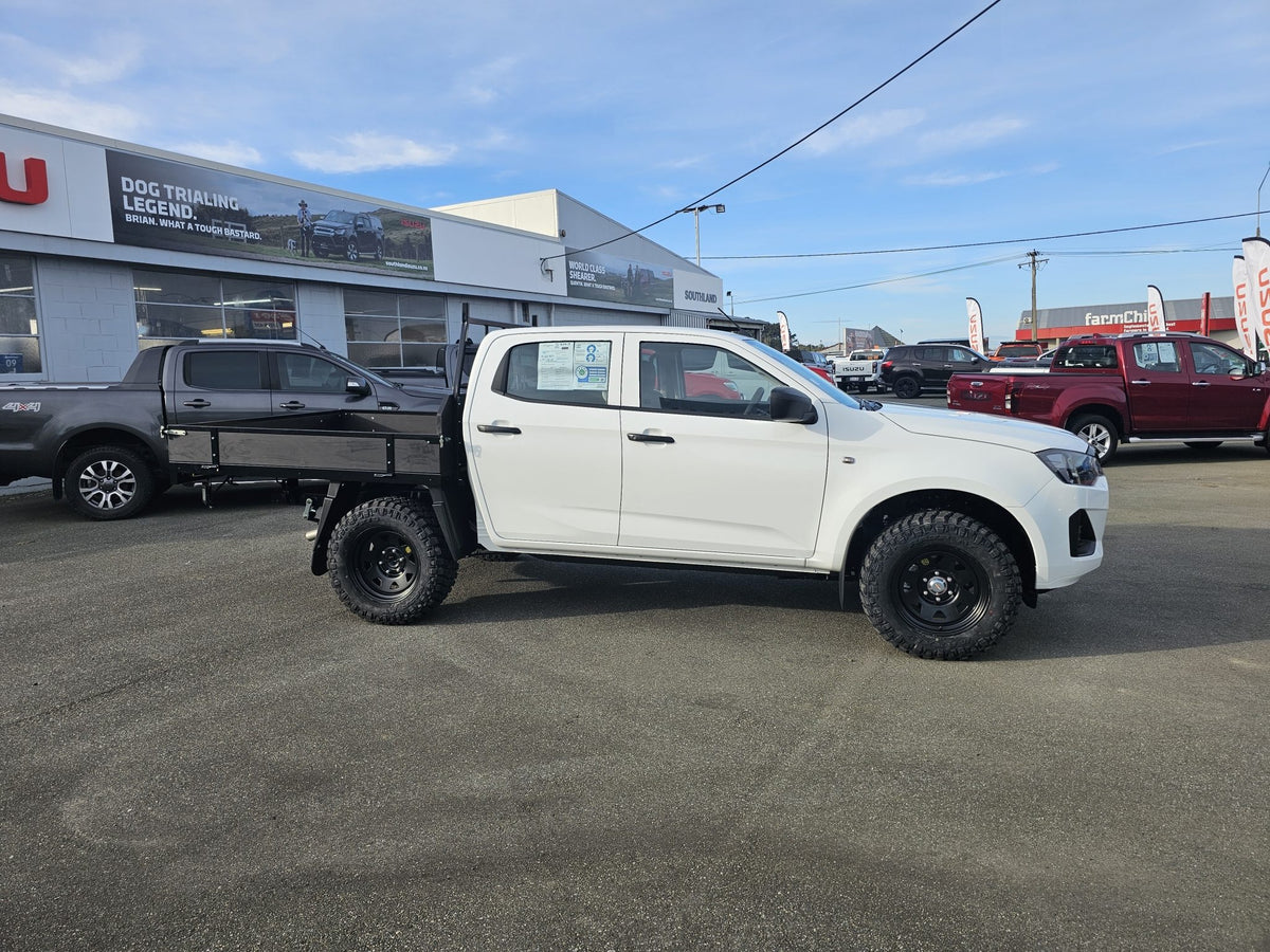 Isuzu D-Max (2024) on ROH Blak Trak