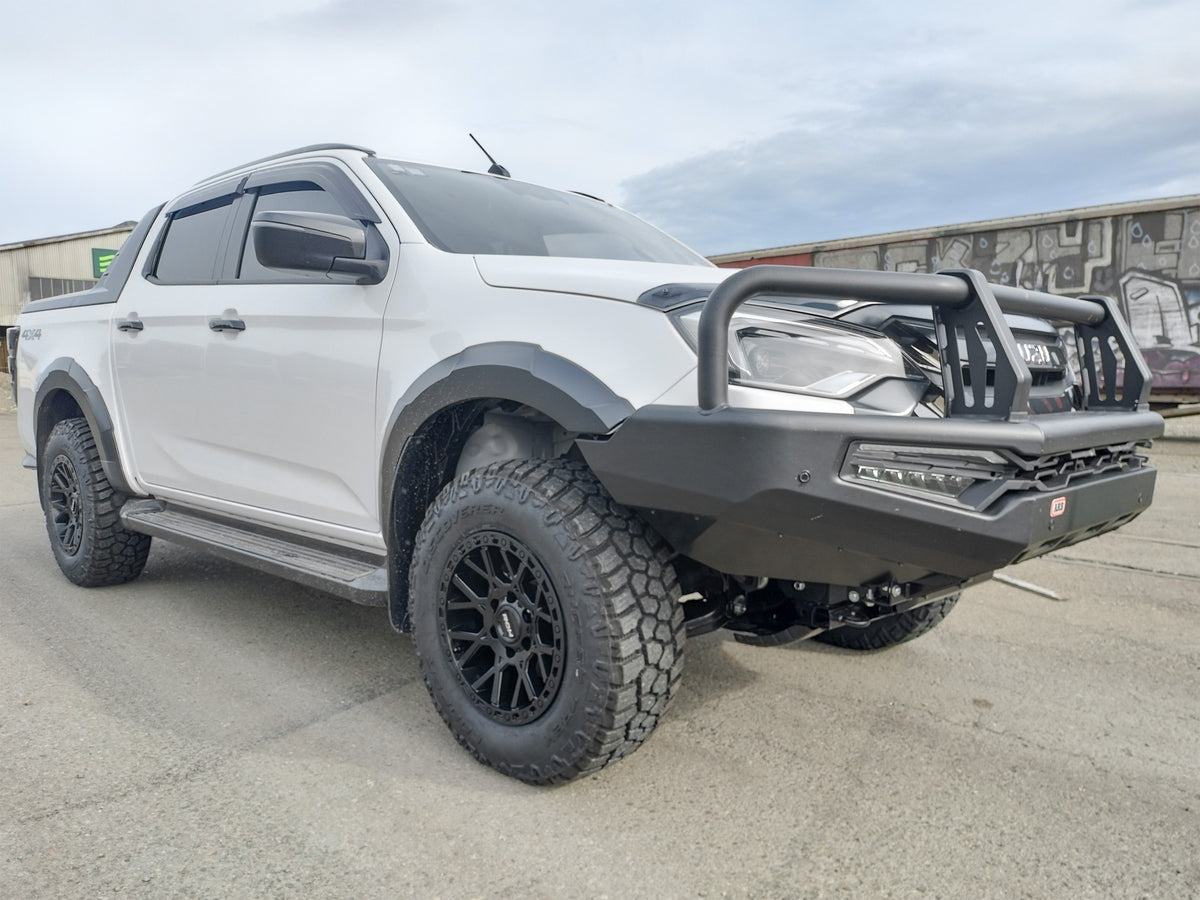 Isuzu D-Max (2025) on ROH Crawler