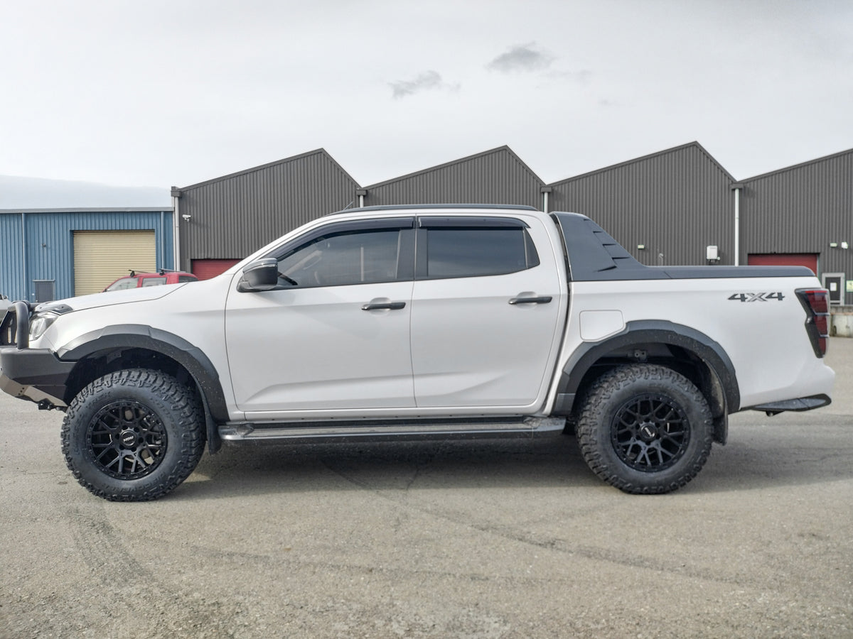 Isuzu D-Max (2025) on ROH Crawler