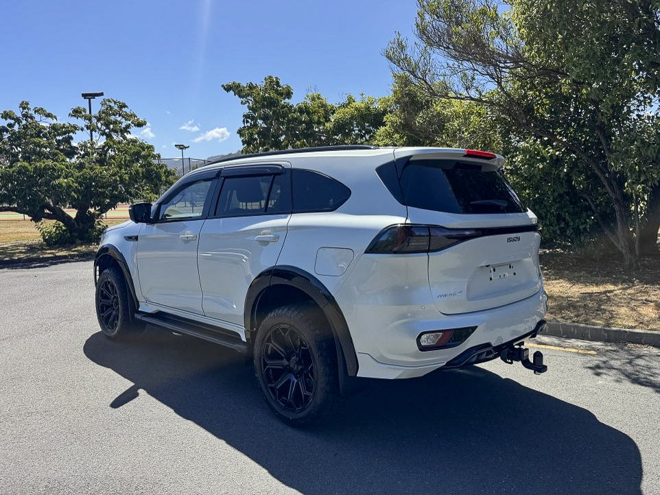 Isuzu MU-X (2026) on BGW Siege