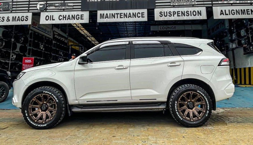 Isuzu MU-X on Black Rhino Diamondback