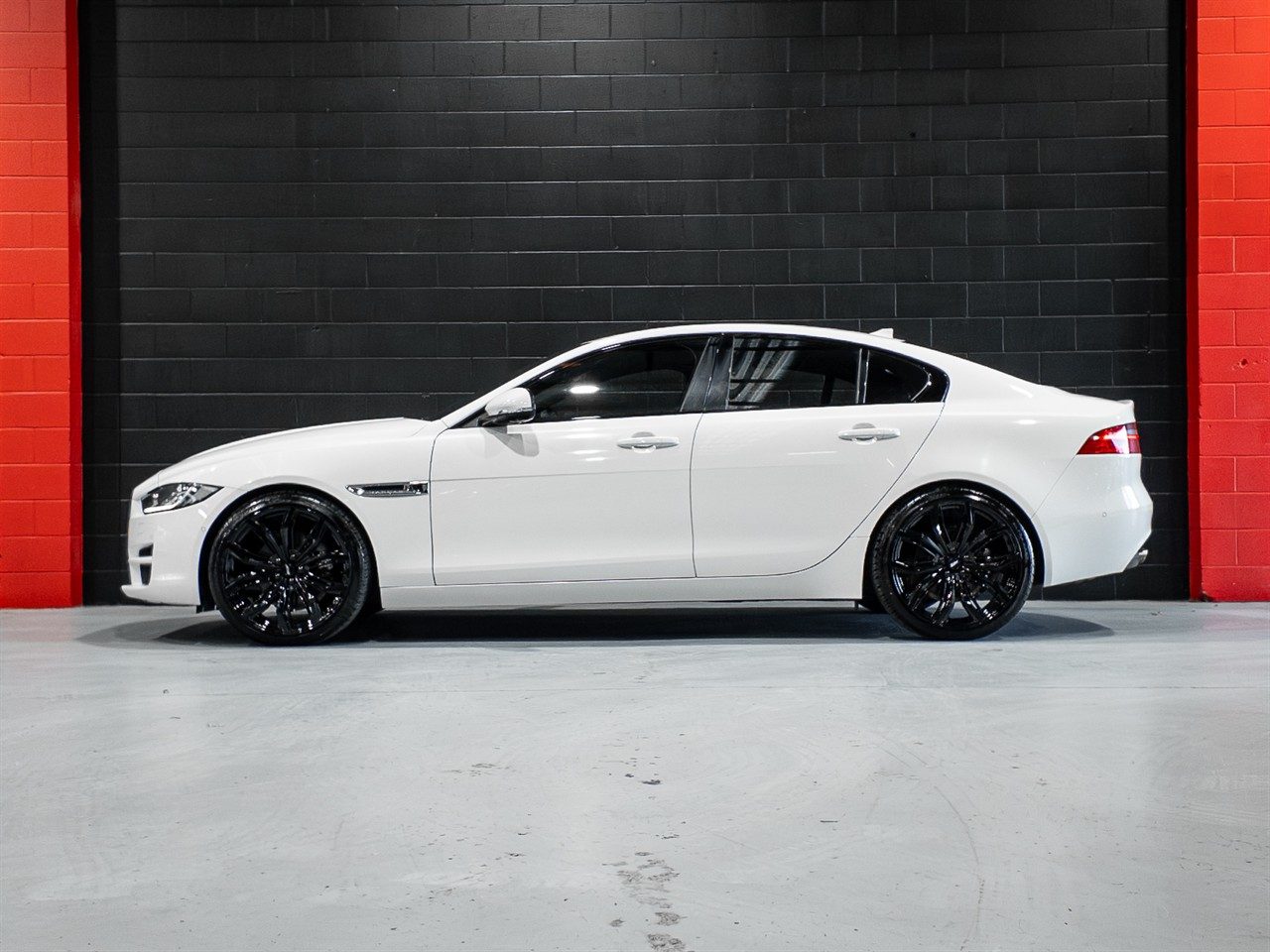 Jaguar XE (2016) on BGW Black Widow