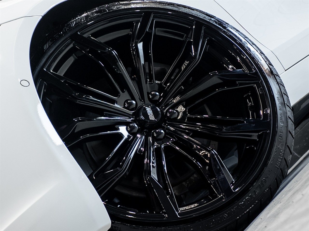 Jaguar XE (2016) on BGW Black Widow