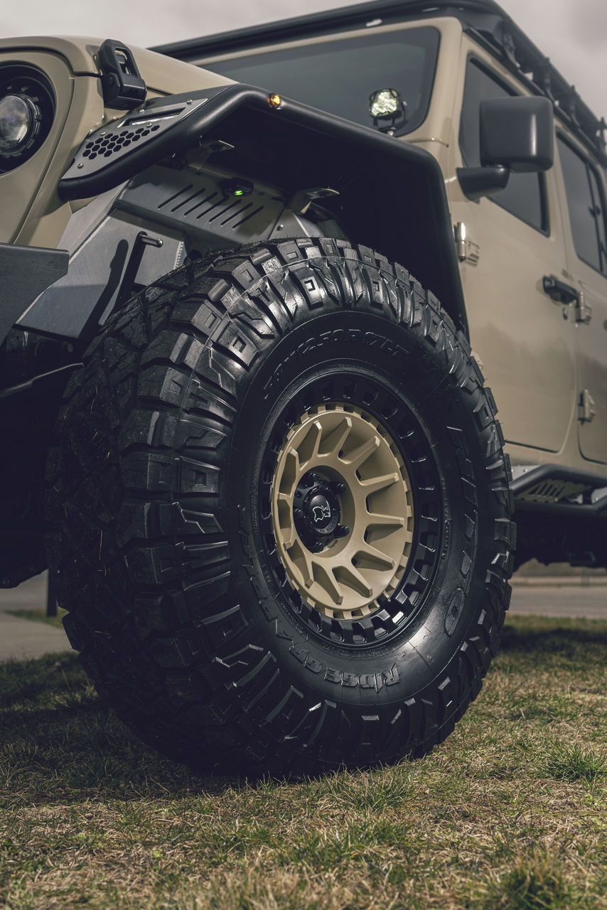 Jeep Gladiator (2022) on Black Rhino Barrage