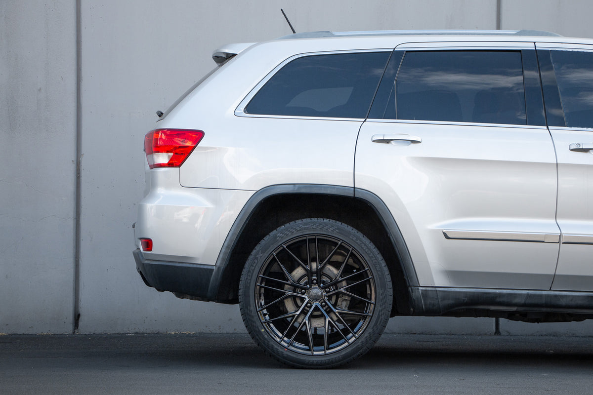 Jeep Grand Cherokee (2017) on BGW Black Widow