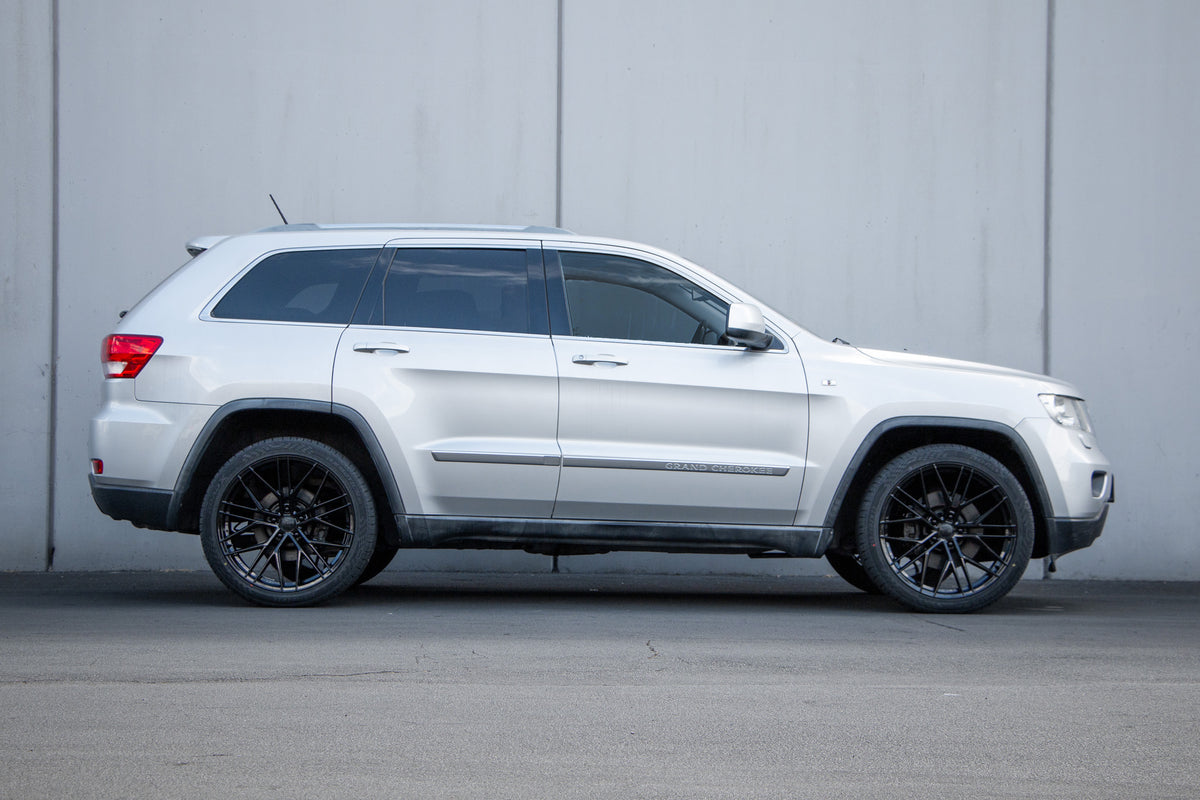 Jeep Grand Cherokee (2017) on BGW Black Widow