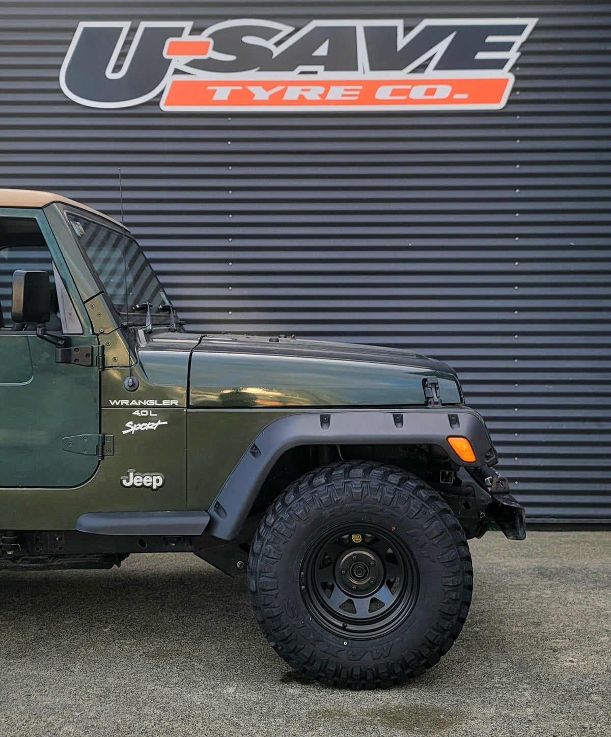 Jeep Wrangler TJ (2004) on ROH Blak Trak