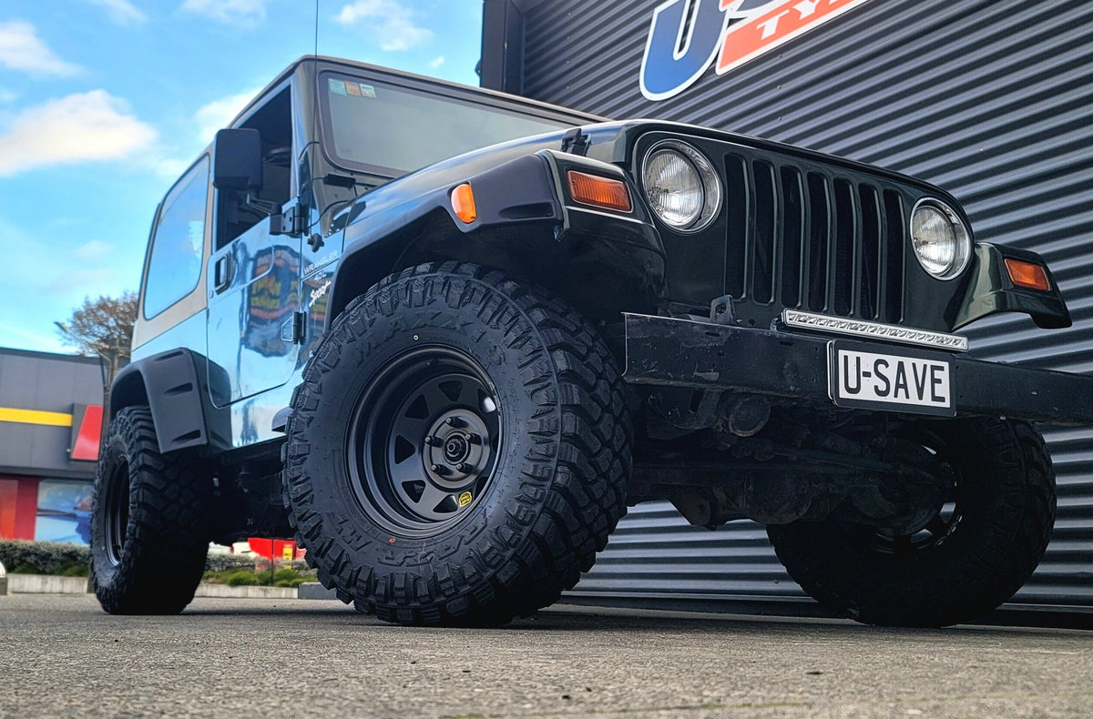 Jeep Wrangler TJ (2004) on ROH Blak Trak