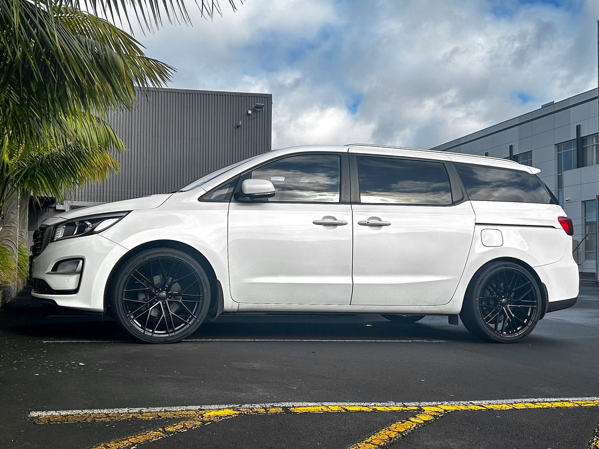 Kia Carnival (2017) on BGW Prost